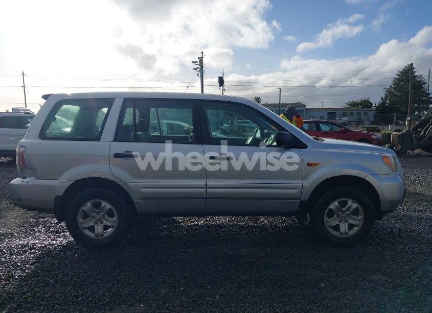 Photo 14 of 2006 Honda Pilot LX (VIN 2HKYF181X6H549060)