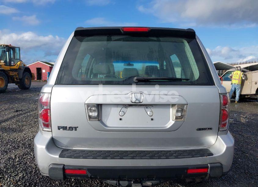 Photo 17 of 2006 Honda Pilot LX (VIN 2HKYF181X6H549060)