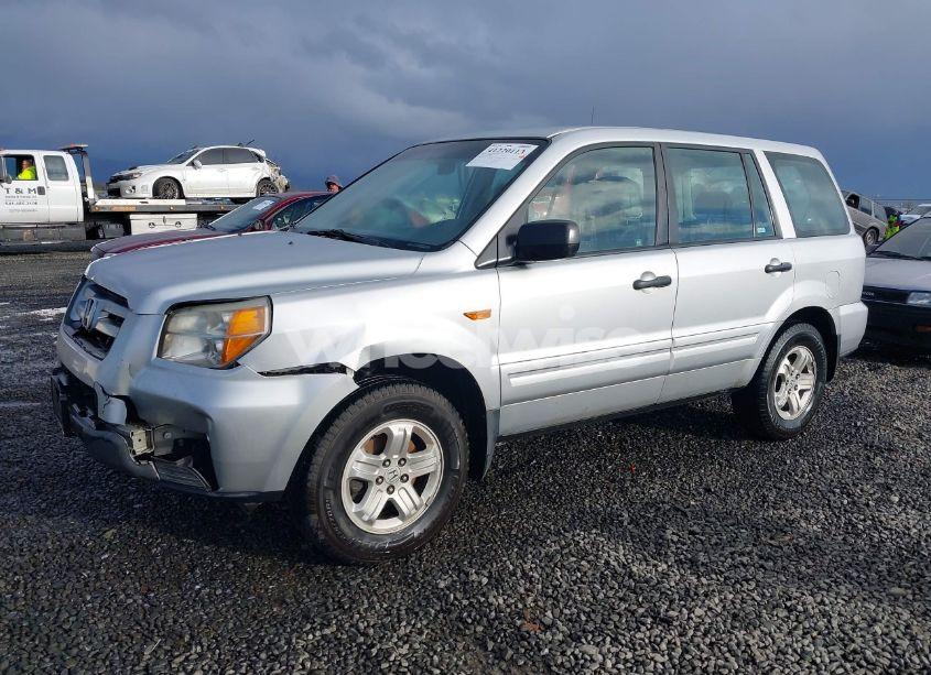 Photo 2 of 2006 Honda Pilot LX (VIN 2HKYF181X6H549060)