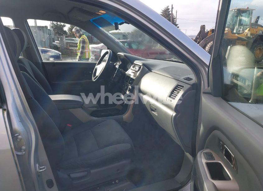 Photo 5 of 2006 Honda Pilot LX (VIN 2HKYF181X6H549060)