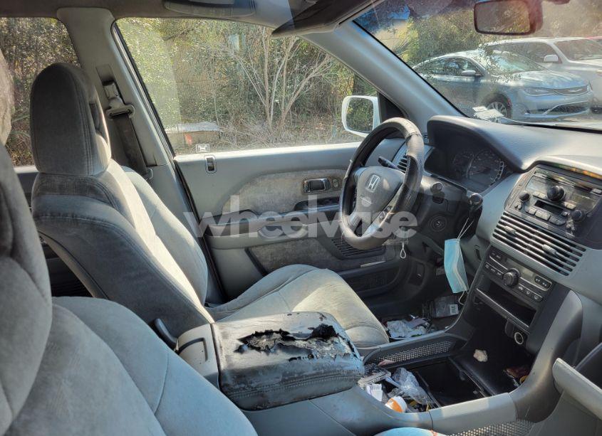 Photo 5 of 2004 Honda Pilot EX (VIN 2HKYF18404H549771)