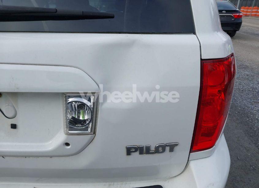 Photo 6 of 2005 Honda Pilot EX (VIN 2HKYF18405H518621)