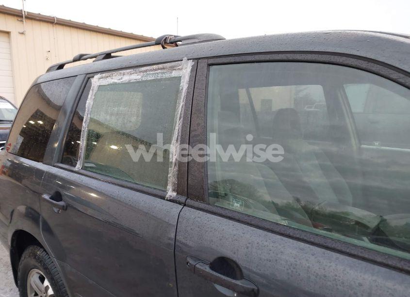 Photo 6 of 2004 Honda Pilot EX (VIN 2HKYF18414H528458)