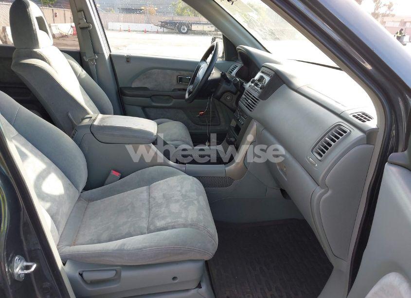 Photo 5 of 2004 Honda Pilot EX (VIN 2HKYF18414H589485)