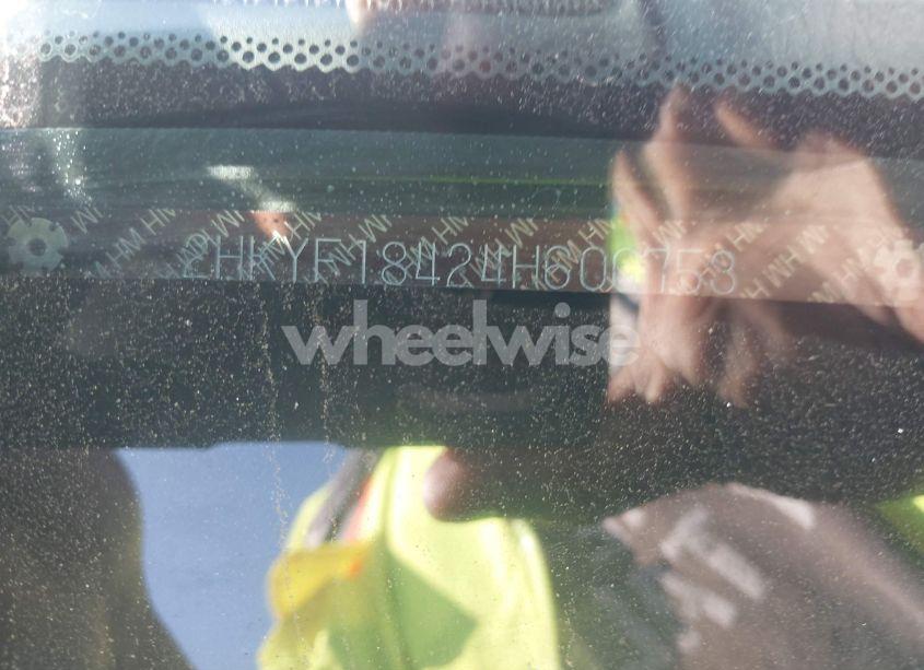 Photo 12 of 2004 Honda Pilot EX (VIN 2HKYF18424H600753)