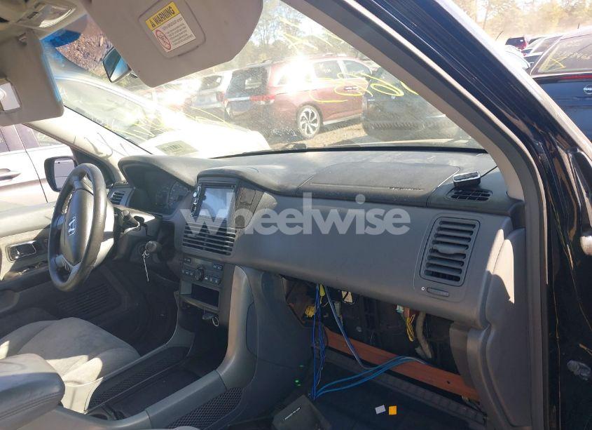 Photo 5 of 2004 Honda Pilot EX (VIN 2HKYF18424H600753)