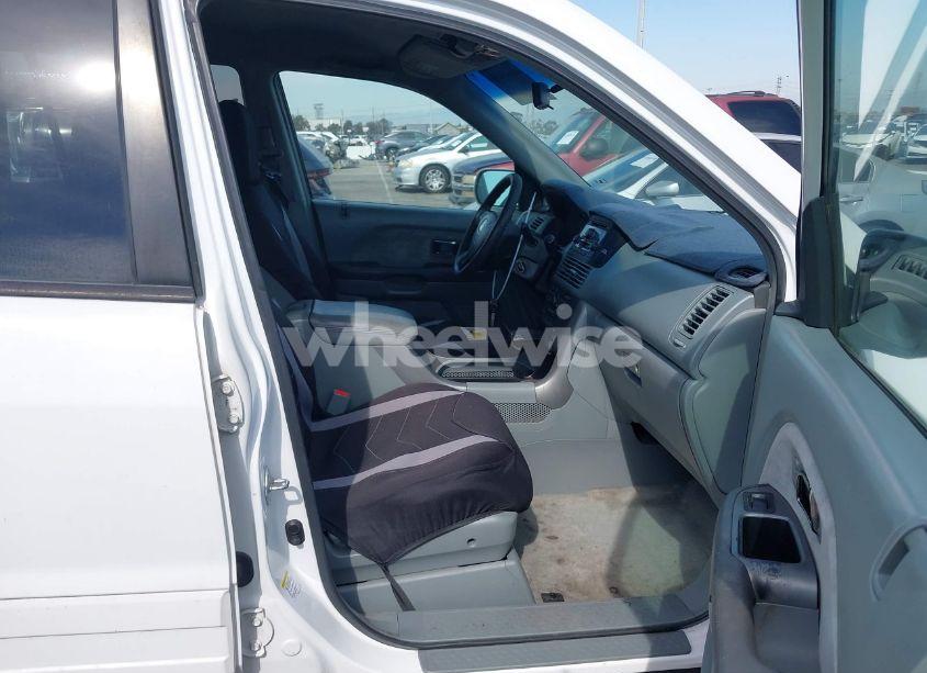 Photo 5 of 2005 Honda Pilot EX (VIN 2HKYF18425H539101)