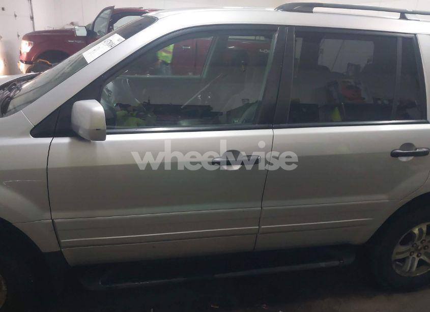 Photo 14 of 2004 Honda Pilot EX (VIN 2HKYF18434H503514)