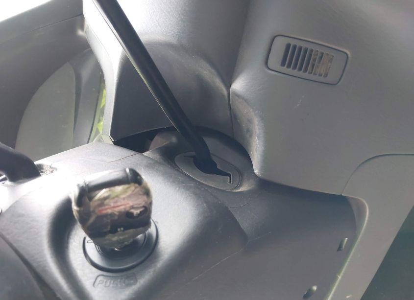 Photo 11 of 2005 Honda Pilot EX (VIN 2HKYF18435H505121)