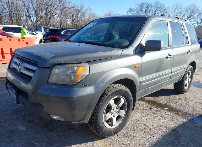 Photo 2 of 2007 Honda Pilot EX (VIN 2HKYF18437H516901)