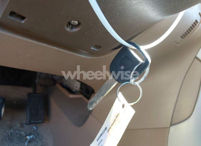 Photo 11 of 2006 Honda Pilot EX (VIN 2HKYF18446H516081)