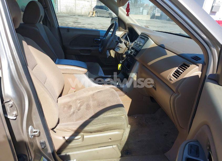 Photo 5 of 2006 Honda Pilot EX (VIN 2HKYF18446H516081)