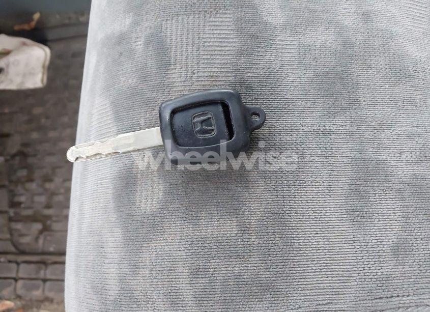 Photo 11 of 2004 Honda Pilot EX (VIN 2HKYF18454H611505)