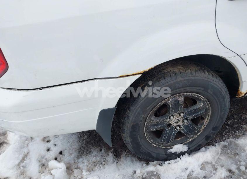 Photo 6 of 2004 Honda Pilot EX (VIN 2HKYF18454H611505)