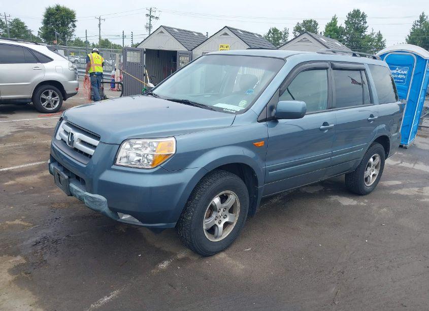 Photo 2 of 2007 Honda Pilot EX (VIN 2HKYF18457H534011)