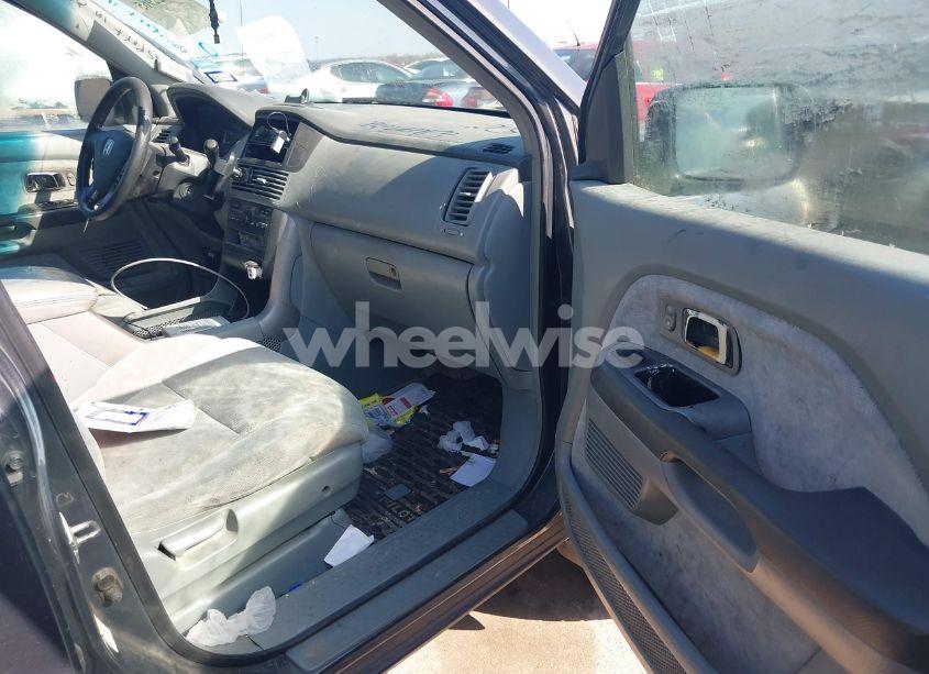 Photo 5 of 2004 Honda Pilot EX (VIN 2HKYF18464H546664)