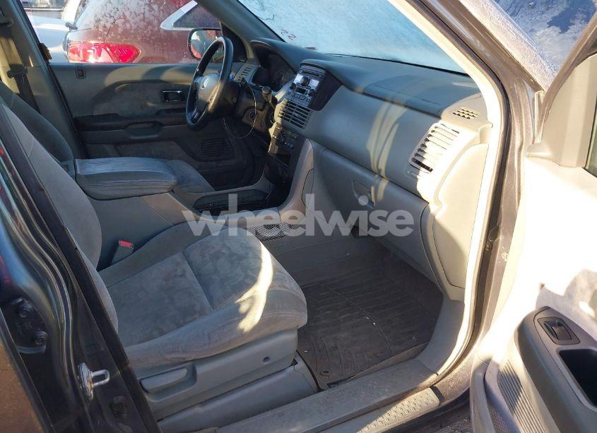 Photo 5 of 2004 Honda Pilot EX (VIN 2HKYF18464H597324)