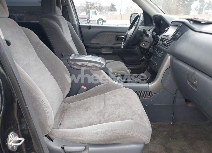 Photo 5 of 2005 Honda Pilot EX (VIN 2HKYF18465H531082)