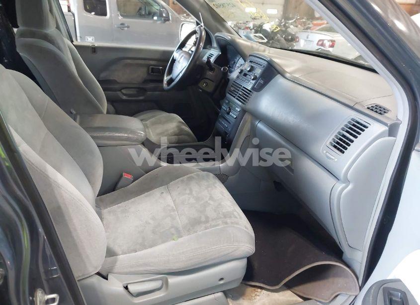 Photo 5 of 2005 Honda Pilot EX (VIN 2HKYF18465H542762)