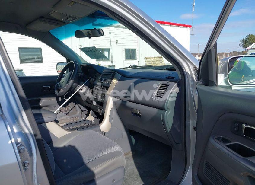 Photo 5 of 2006 Honda Pilot EX (VIN 2HKYF18466H527633)