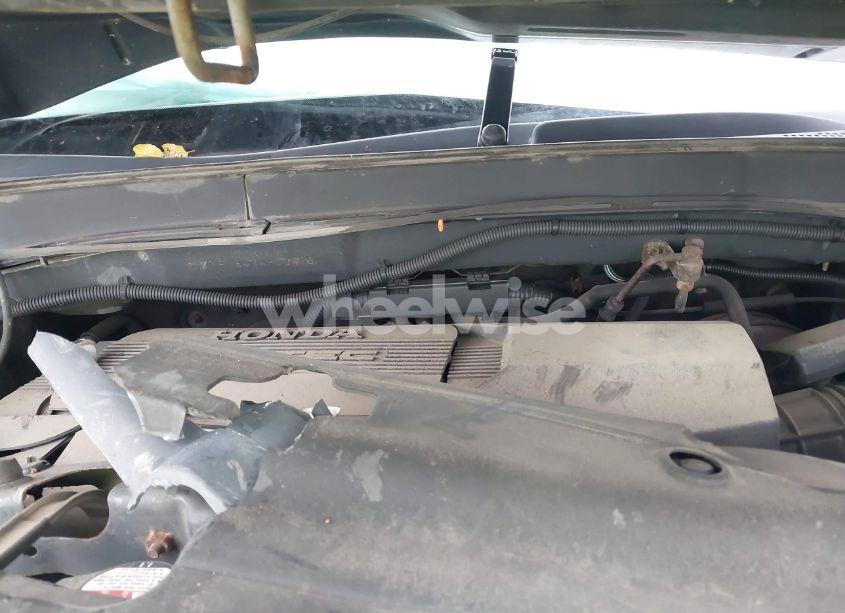 Photo 10 of 2004 Honda Pilot EX (VIN 2HKYF18474H604264)