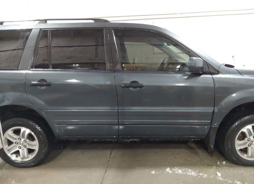 Photo 13 of 2005 Honda Pilot EX (VIN 2HKYF18485H509097)