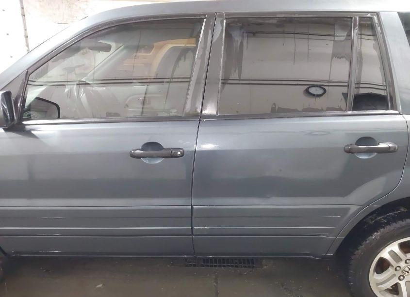 Photo 14 of 2005 Honda Pilot EX (VIN 2HKYF18485H509097)