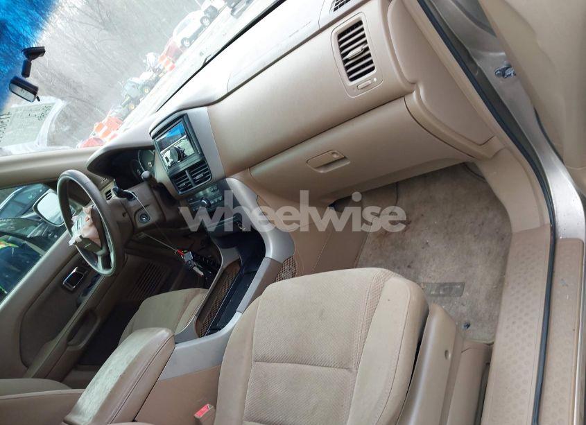 Photo 5 of 2006 Honda Pilot EX (VIN 2HKYF18486H523888)