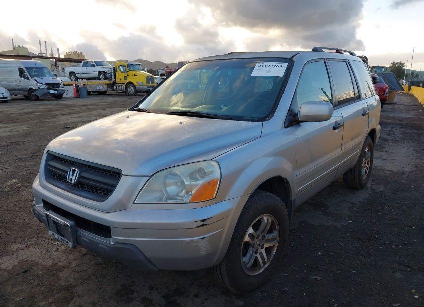 Photo 2 of 2005 Honda Pilot EX (VIN 2HKYF18495H509027)
