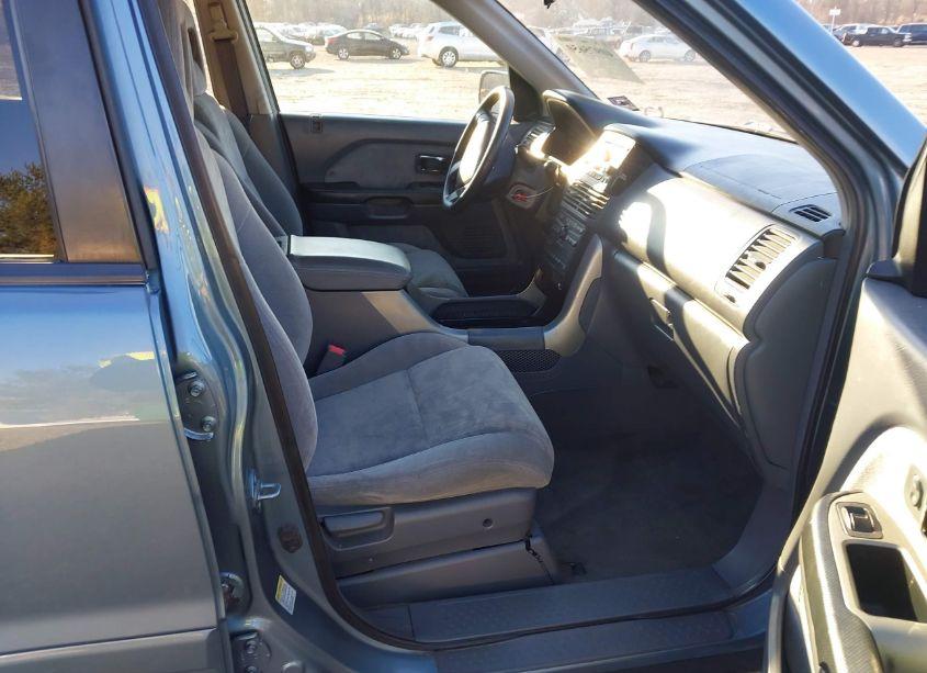 Photo 5 of 2005 Honda Pilot EX (VIN 2HKYF184X5H517055)