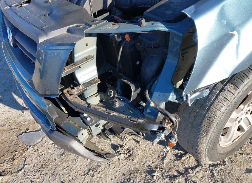 Photo 6 of 2005 Honda Pilot EX (VIN 2HKYF184X5H517055)