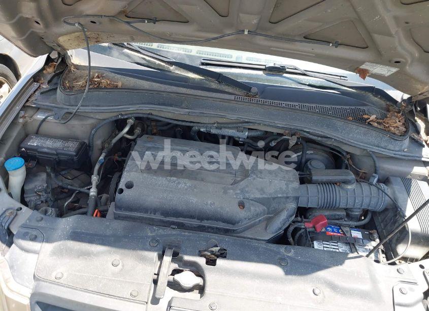 Photo 10 of 2004 Honda Pilot EX-L (VIN 2HKYF18504H550637)