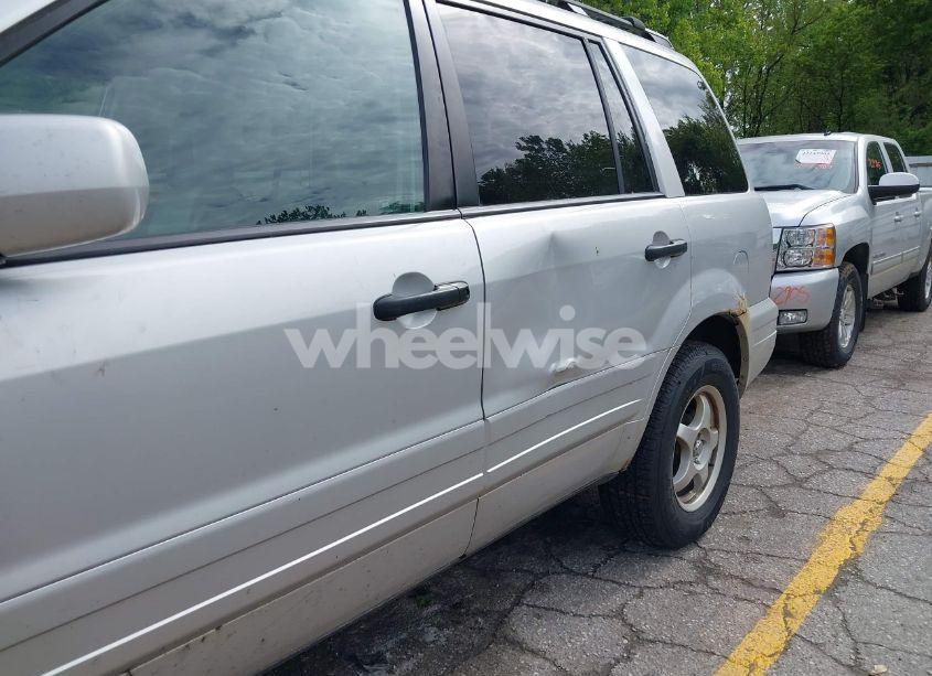 Photo 6 of 2004 Honda Pilot EX-L (VIN 2HKYF18524H542877)