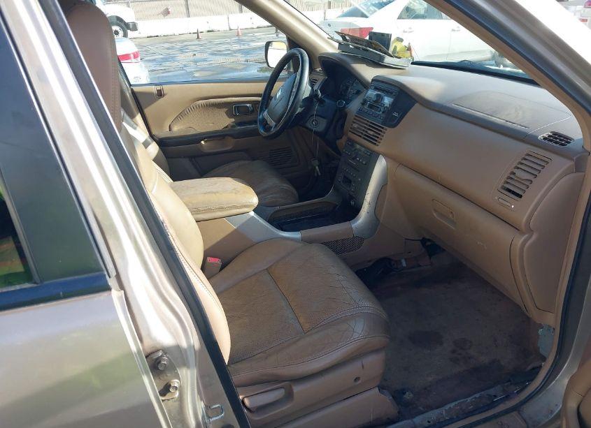 Photo 5 of 2005 Honda Pilot EX-L (VIN 2HKYF18525H550981)