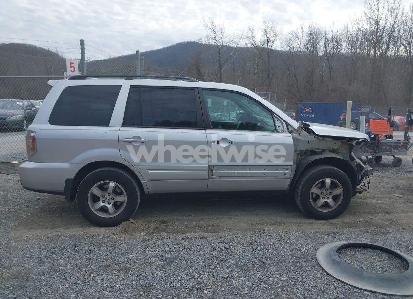 Photo 13 of 2006 Honda Pilot EX-L (VIN 2HKYF18526H563067)