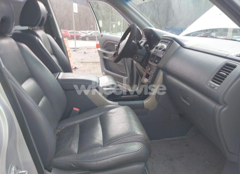 Photo 5 of 2006 Honda Pilot EX-L (VIN 2HKYF18526H563067)