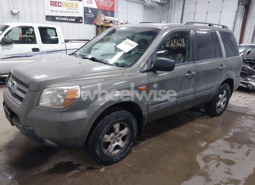 Photo 2 of 2007 Honda Pilot EX-L (VIN 2HKYF18527H514341)