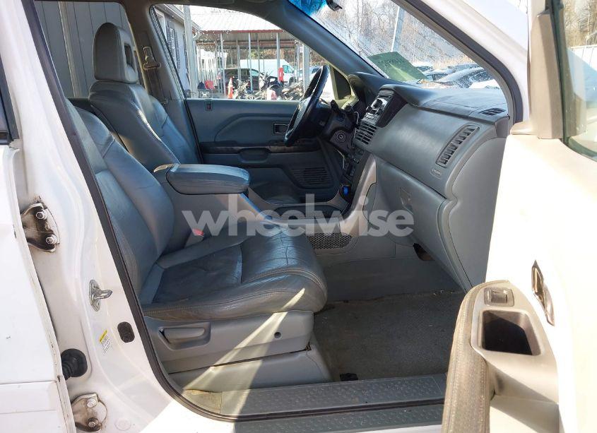 Photo 5 of 2004 Honda Pilot EX-L (VIN 2HKYF18544H567747)