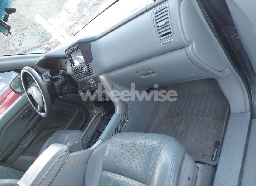 Photo 5 of 2004 Honda Pilot EX-L (VIN 2HKYF18554H566705)