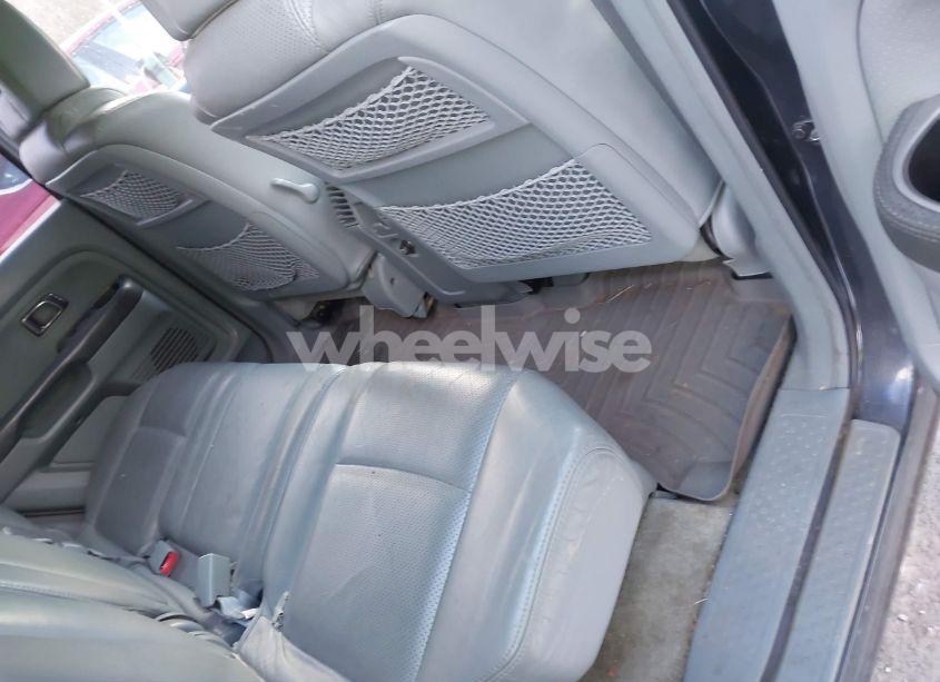 Photo 8 of 2004 Honda Pilot EX-L (VIN 2HKYF18554H566705)