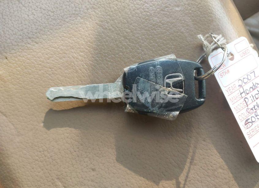 Photo 11 of 2007 Honda Pilot EX-L (VIN 2HKYF18557H508002)