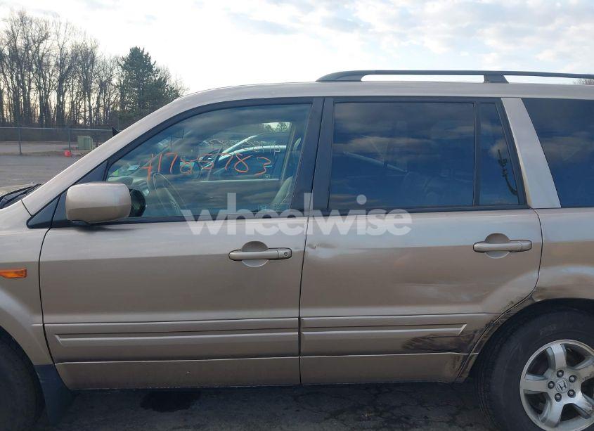 Photo 14 of 2007 Honda Pilot EX-L (VIN 2HKYF18557H508002)