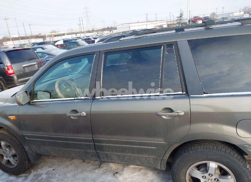 Photo 15 of 2007 Honda Pilot EX-L (VIN 2HKYF18557H521946)