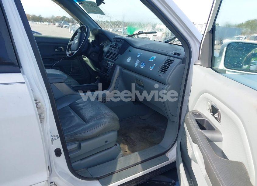 Photo 5 of 2004 Honda Pilot EX-L (VIN 2HKYF18574H505713)