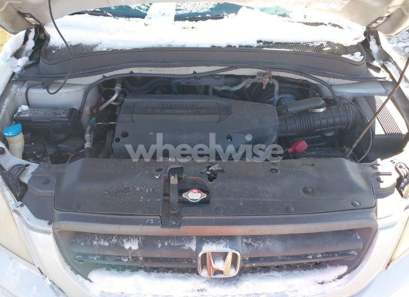 Photo 10 of 2004 Honda Pilot EX-L (VIN 2HKYF18574H505825)