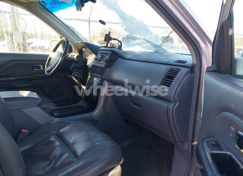 Photo 5 of 2004 Honda Pilot EX-L (VIN 2HKYF18574H505825)