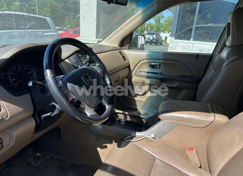 Photo 5 of 2004 Honda Pilot (VIN 2HKYF18574H592240)