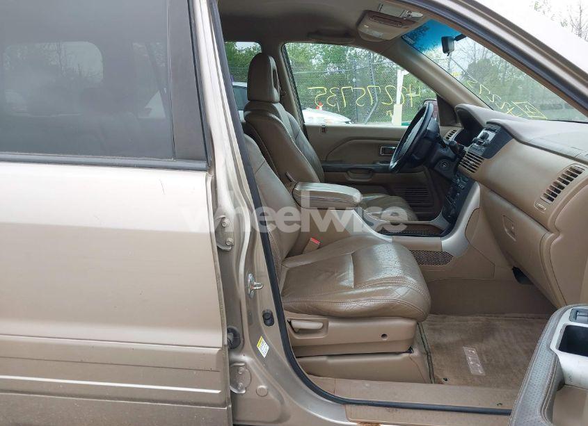 Photo 5 of 2004 Honda Pilot EX-L (VIN 2HKYF18574H602152)