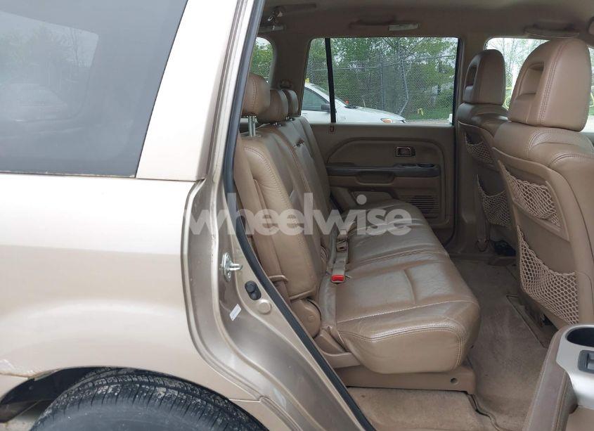 Photo 8 of 2004 Honda Pilot EX-L (VIN 2HKYF18574H602152)