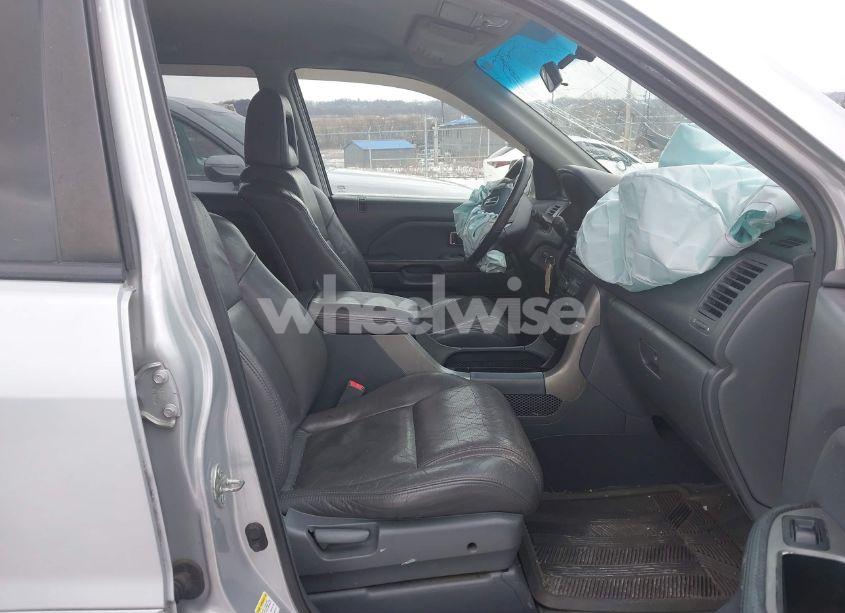 Photo 5 of 2004 Honda Pilot EX-L (VIN 2HKYF18574H608193)